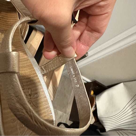 Kenneth Cole wedges size 7 - Picture 5 of 6